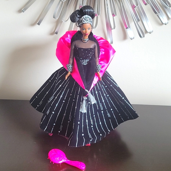 1990 Special Edition Happy Holidays Barbie - Picture 1 of 2